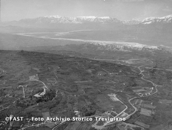 Nervesa della Battaglia, veduta aerea dell'Ossario sul Montello